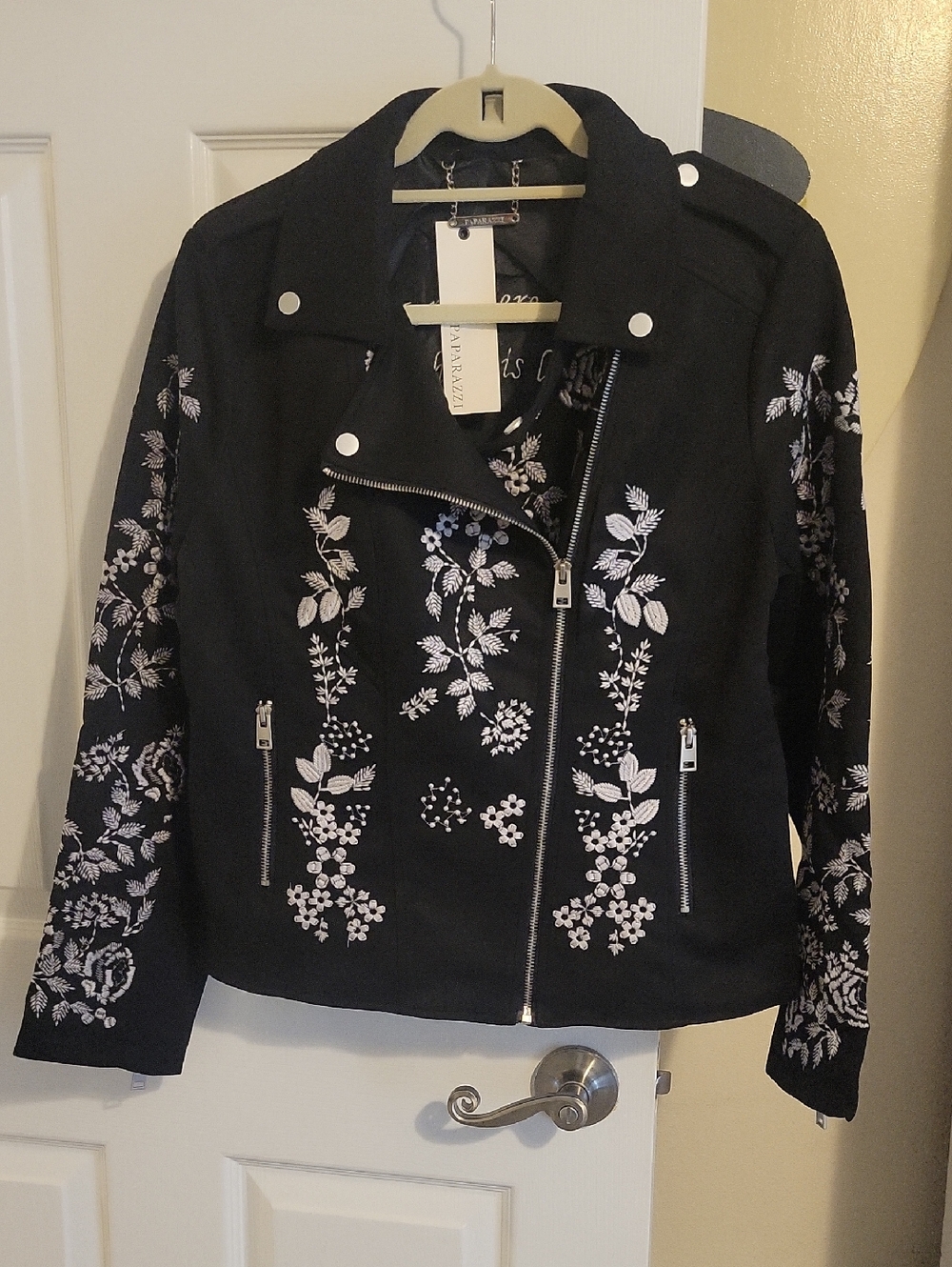 Papparazzi SzLg Black zip up Floral-Embroidered Women's Moto Jacket - Picture 2 of 7
